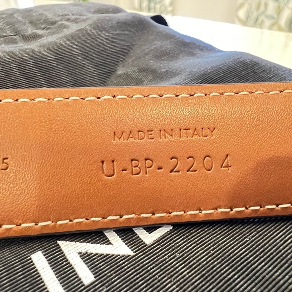 Celine-MEDIUM TRIOMPHE BELT IN TAURILLON LEATHER - Picture 4 of 4